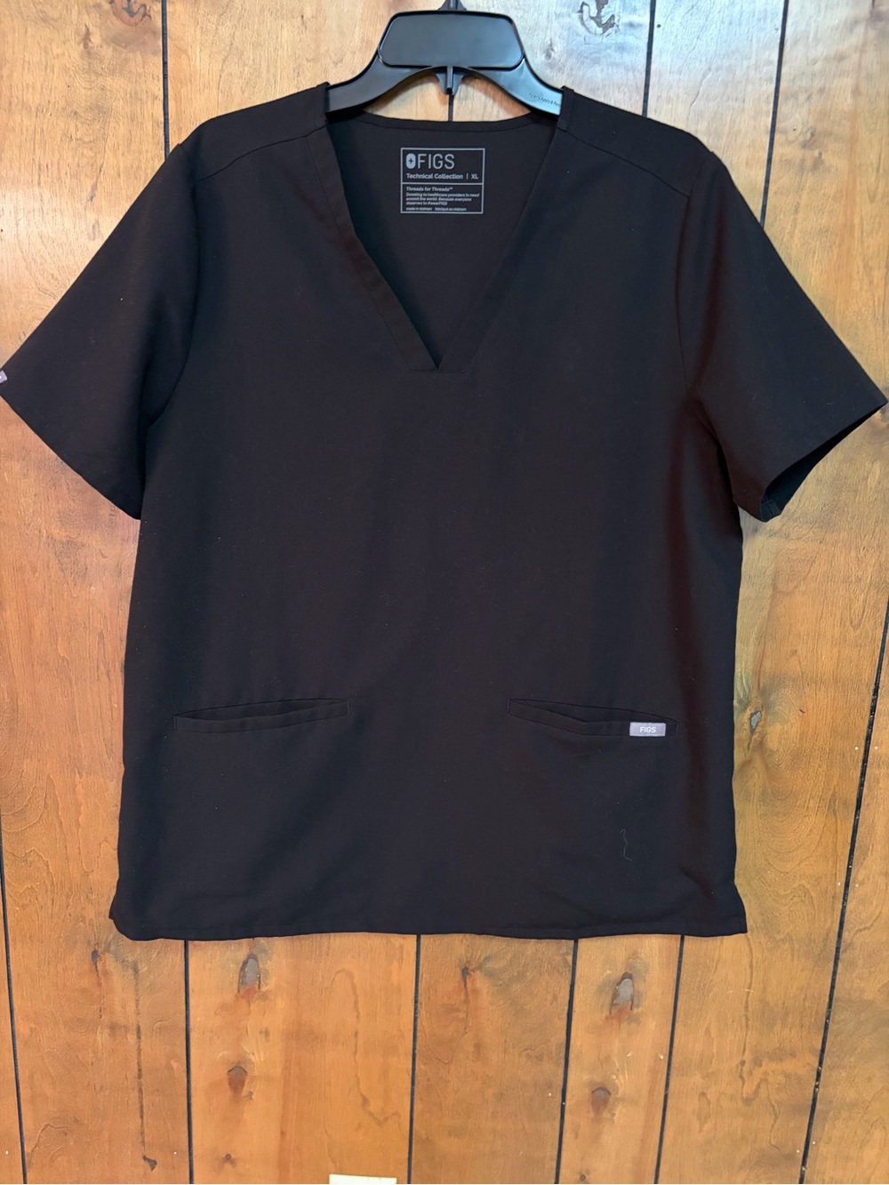 FIGS Black Men’s V-Neck Short Sleeve Scrub Top